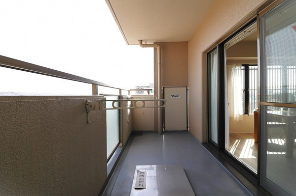 大阪市鶴見区鶴見、マンションのバルコニー画像です