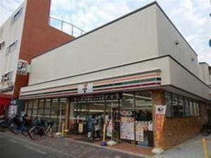 大阪市城東区鴫野西、中古一戸建てのコンビニ画像です