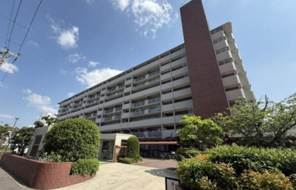 大阪市鶴見区鶴見、マンションの外観画像です