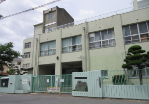 大阪市鶴見区緑、中古一戸建ての小学校画像です