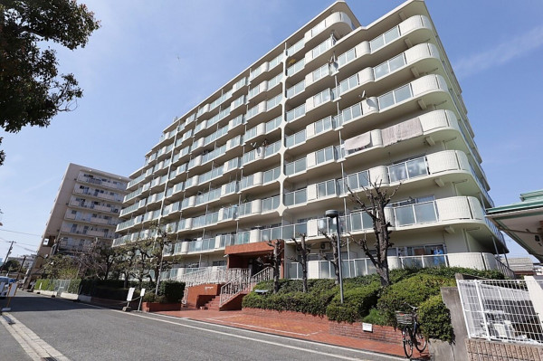 大阪市鶴見区放出東、マンションの外観画像です
