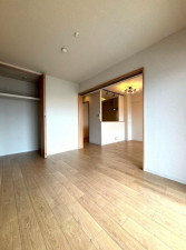 大阪市生野区中川、マンションの寝室画像です