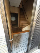 大阪市生野区生野西、中古一戸建ての玄関画像です
