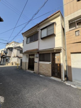 大阪市生野区生野西、中古一戸建ての外観画像です