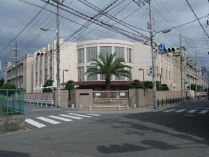 大阪市生野区田島、マンションの中学校画像です