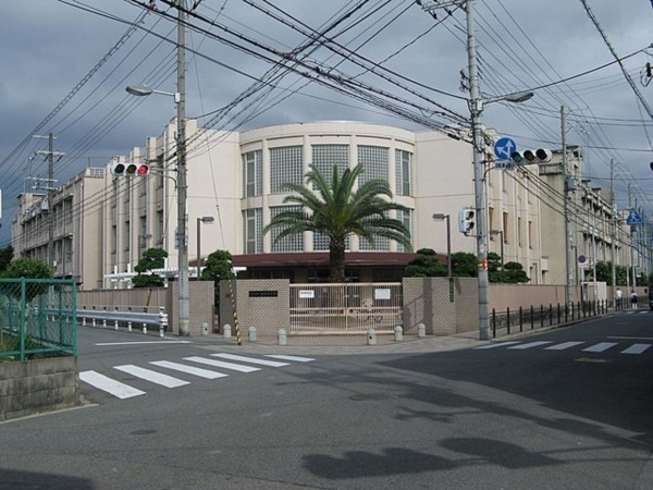 大阪市生野区田島、マンションの中学校画像です