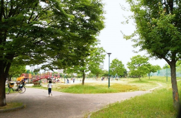 大阪市生野区巽東、マンションの公園画像です