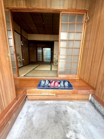 大阪市東成区大今里南、中古一戸建ての玄関画像です