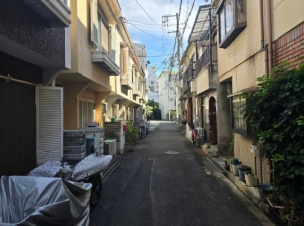 大阪市東成区大今里西、中古一戸建ての前面道路を含む現地写真画像です