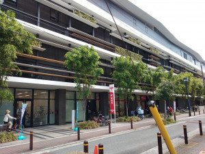 大阪市鶴見区鶴見、マンションの郵便局画像です