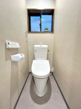 大阪市東成区大今里、中古一戸建てのトイレ画像です