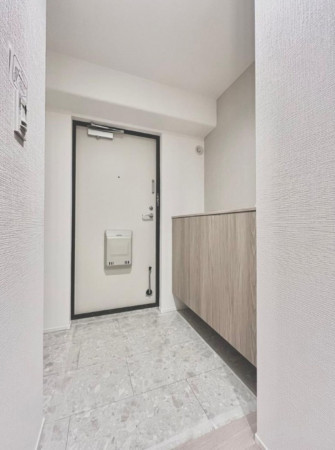 大阪市城東区鴫野西、マンションの玄関画像です