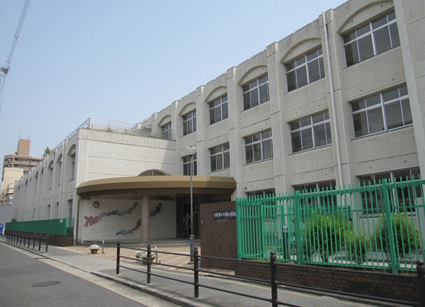 大阪市旭区大宮、中古一戸建ての小学校画像です