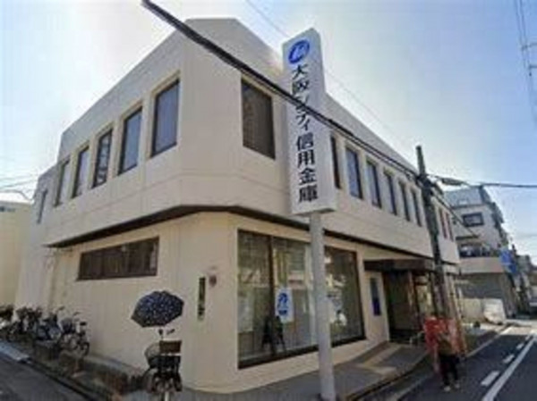 大阪市生野区新今里、中古一戸建ての銀行画像です