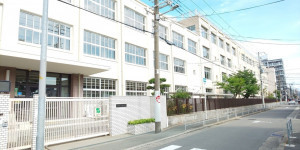 大阪市鶴見区放出東、中古一戸建ての中学校画像です