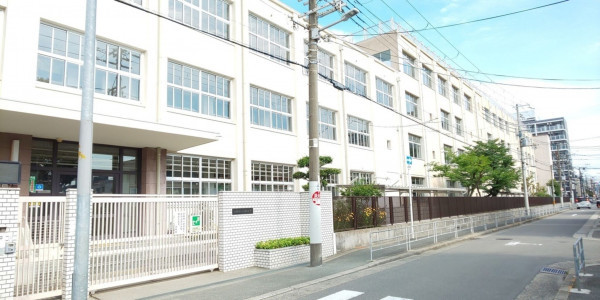 大阪市鶴見区放出東、中古一戸建ての中学校画像です