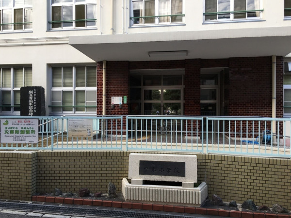 大阪市東成区大今里西、中古一戸建ての小学校画像です