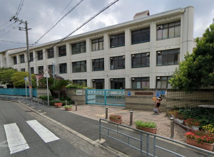 大阪市鶴見区鶴見、マンションの小学校画像です