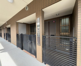 大阪市東成区東小橋、マンションの玄関画像です