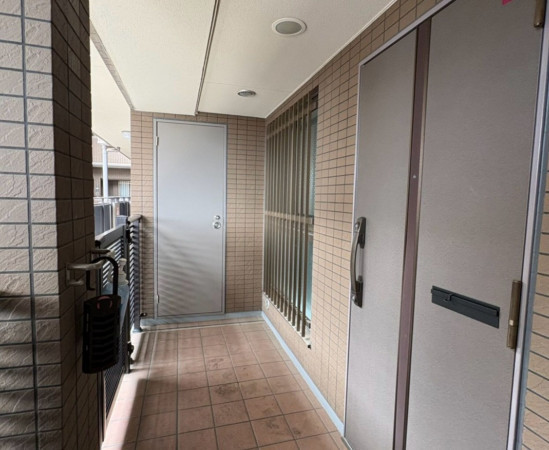 大阪市東成区東小橋、マンションの玄関画像です