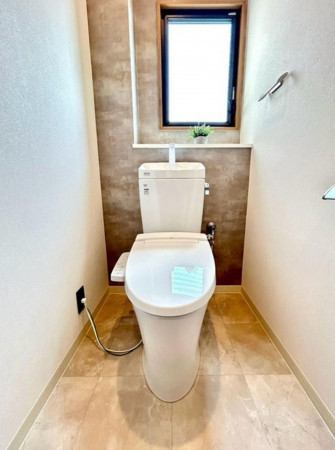 大阪市都島区高倉町、中古一戸建てのトイレ画像です