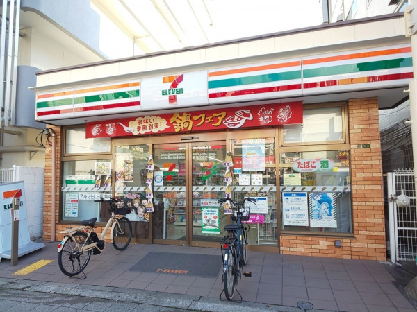 大阪市旭区高殿、マンションのコンビニ画像です
