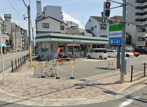 大阪市生野区中川、中古一戸建てのコンビニ画像です