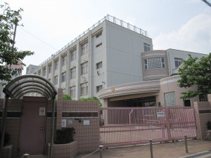 大阪市旭区森小路、中古一戸建ての小学校画像です