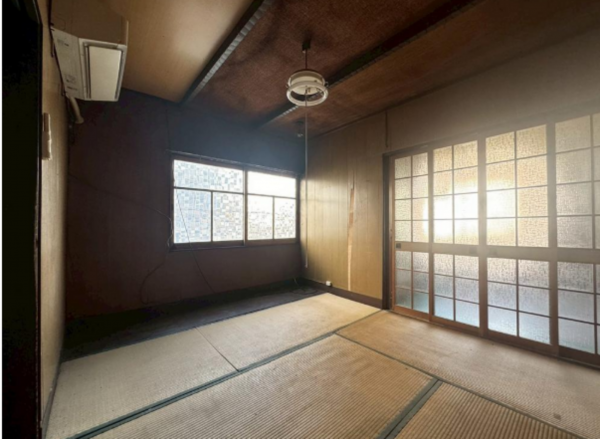 大阪市生野区勝山南、中古一戸建ての居間画像です