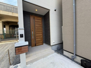 大阪市東成区大今里南、新築一戸建ての玄関画像です