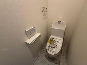 大阪市東成区大今里南、新築一戸建てのトイレ画像です