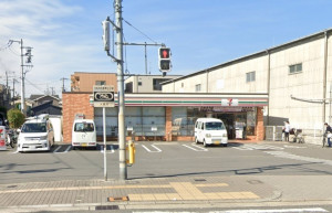 大阪市鶴見区諸口、中古一戸建てのコンビニ画像です