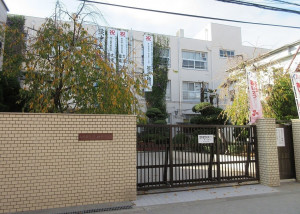 大阪市鶴見区諸口、中古一戸建ての中学校画像です