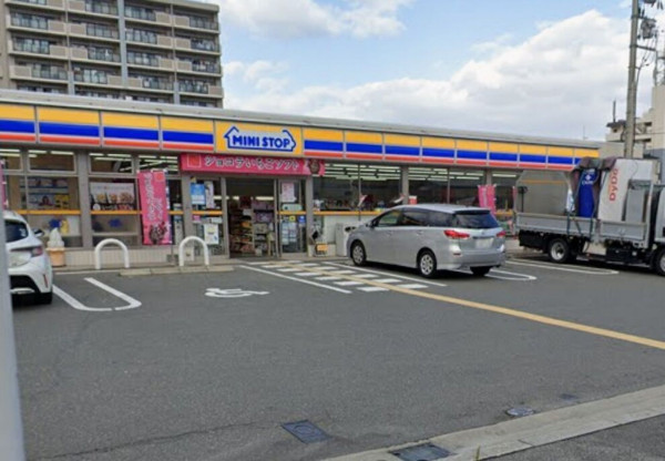 大阪市鶴見区諸口、中古一戸建てのコンビニ画像です