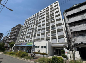 大阪市城東区成育、マンションの外観画像です