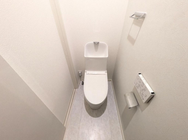 大阪市旭区森小路、中古一戸建てのトイレ画像です