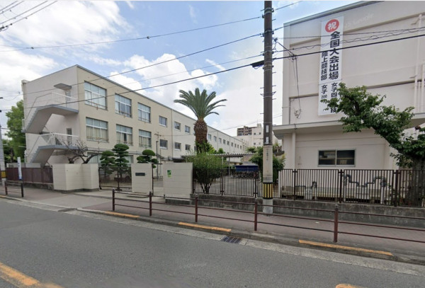 大阪市旭区新森、マンションの中学校画像です