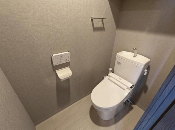 大阪市城東区東中浜、マンションのトイレ画像です