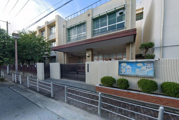 大阪市城東区東中浜、マンションの小学校画像です