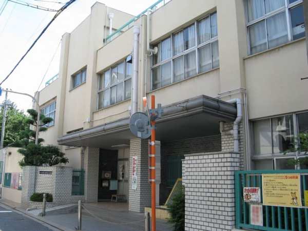大阪市東成区大今里南、マンションの小学校画像です