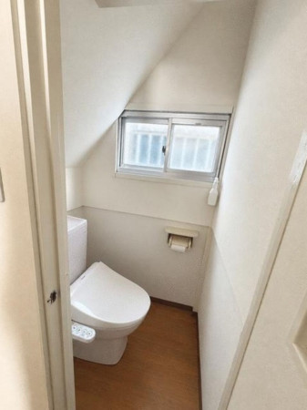 大阪市城東区放出西、中古一戸建てのトイレ画像です