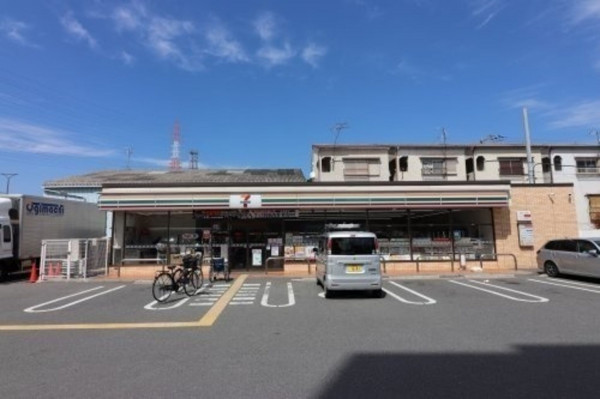 大阪市鶴見区茨田大宮、マンションのコンビニ画像です