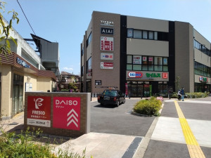 大阪市城東区鴫野西、中古一戸建てのショッピングセンター画像です