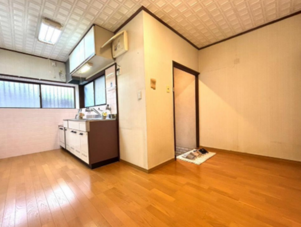 大阪市城東区鴫野西、中古一戸建ての居間画像です