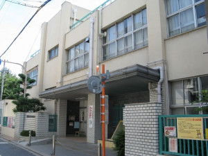 大阪市東成区東今里、中古一戸建ての小学校画像です