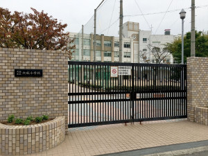 大阪市東成区玉津、中古一戸建ての小学校画像です