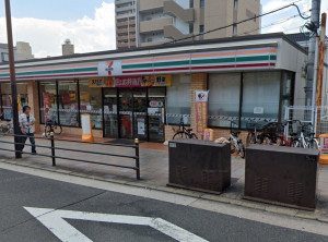 大阪市鶴見区放出東、マンションのコンビニ画像です