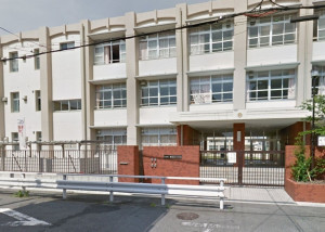 大阪市生野区桃谷、中古一戸建ての小学校画像です