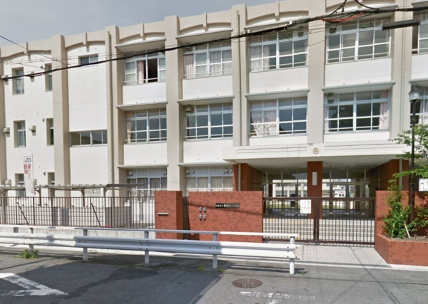 大阪市生野区桃谷、中古一戸建ての小学校画像です