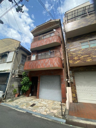 大阪市生野区桃谷、中古一戸建ての外観画像です